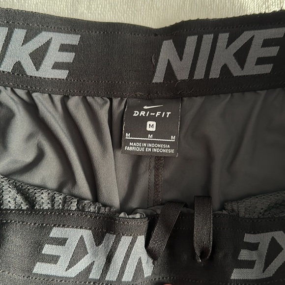Men’s Nike Dri-Fit training shorts - Picture 3 of 4